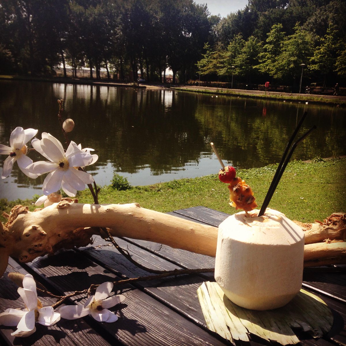 ☼Heerlijke Piña Colada geserveerd in een echte kokosnoot☼
#hetkanbijMadestein #cocktail #summertime #Pinacolada