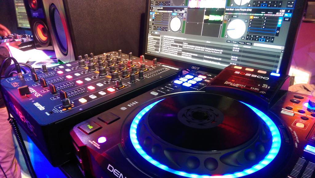 mediatechafrica's tweet photo. Denon Muliti-Media player at the @Audiosure DJ stand at #Mediatech2015 #verycool http://t.co/YdWhvifmyO
