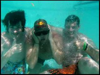 SupermanJaco's tweet photo. #GoodFriends #noBestie @MartinBester #BesterBestie http://t.co/XPavjtJETD