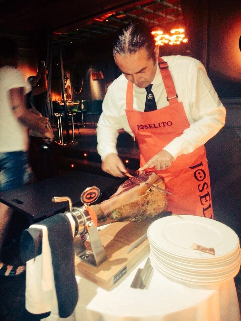 Red_Diseno_FMRE's tweet photo. Lunch time @tatel_madrid restaurant, by @Cosentino_ES #SunnyDesign 😎 #SunnyDesignDays #REDmembers #bloggerstour http://t.co/5gBuci31Ls