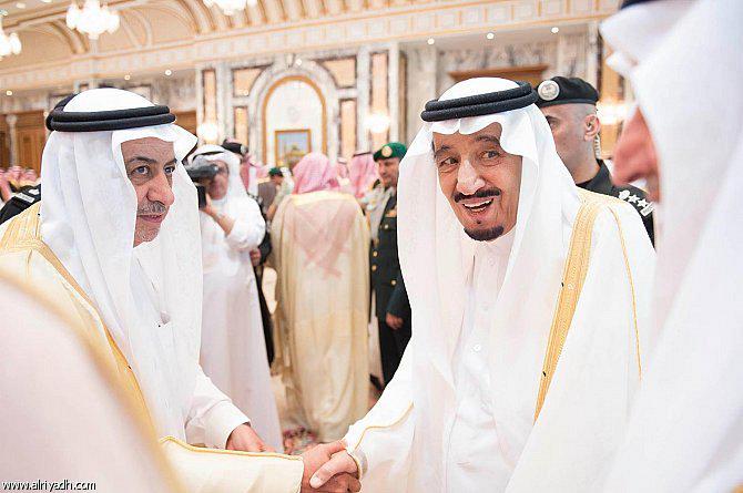 نقره لتكبير أو تصغير الصورة ونقرتين لعرض الصورة في صفحة مستقلة بحجمها الطبيعي