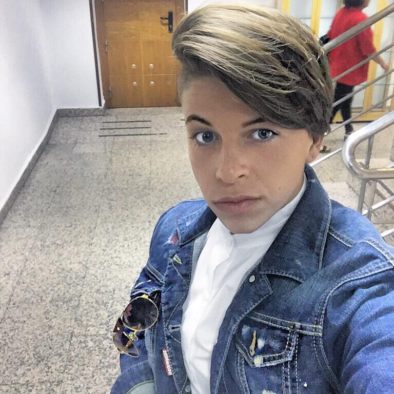 ChristopherMDJ's tweet photo. Super el programa de hoy #myhyv me gusto mucho ver como se pelean por una mujer,estaba arto de ver peleas por cocos.😜 http://t.co/FSbONwnryn