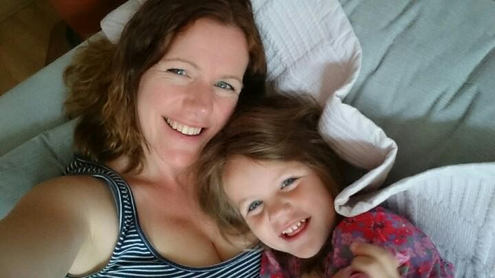 day_Dreamzz's tweet image. Should been going to asda but this is happening instead.#muchmorefun #sofasnuggles