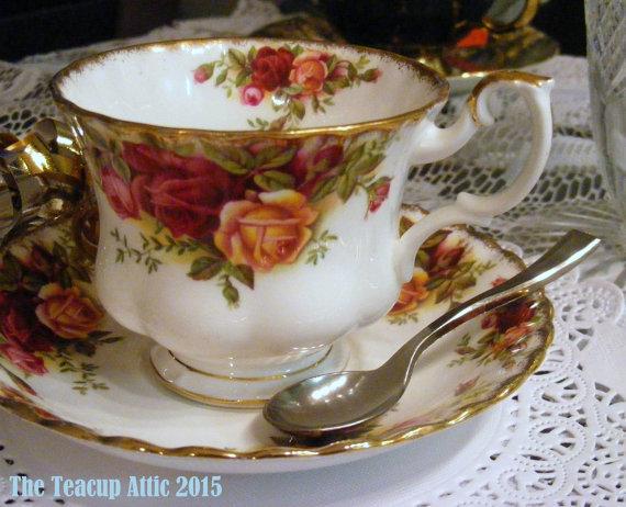 CreamTeaSociety's tweet photo. We're feeling the #vintage vibe today - who else is a fan of a gorgeous vintage #creamtea? @TheTeacupAttic http://t.co/HpWvpRje2i