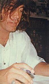 string_12's tweet photo. 💚 25 yrs ago = 07-17-1990 "Busted" autograph session @edgebrookshops #AppletreeRecords #CheapTrick #TomPetersson 💚 http://t.co/65TyMapiGV