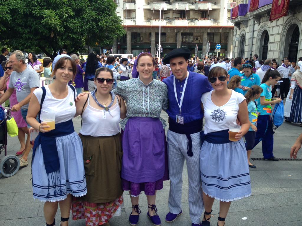 Karpe_Stz's tweet photo. Pero cómo estaban tan wapos ayer nuestros mejores kuadrilleros! #karpe2015 #santurtzijaietan2015 http://t.co/6Xrfd2iqf6