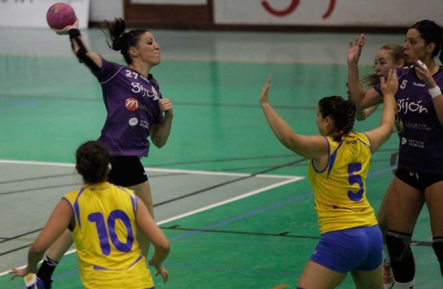 BMMalagaCosta's tweet photo. Primer fichaje de la temporada, se incorpora al equipo Lidia Jiménez http://t.co/pGOhmqZfQU ¡¡Bienvenida @Lidita7 !! http://t.co/gvyMSKzg6R