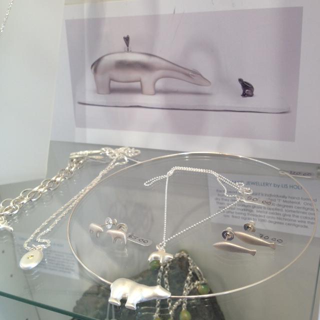 KeswickArt's tweet photo. With a name like #NorthernLightsGallery we had to have #PolarBears ! Beautiful #silver #jewellery by @EileenGatt http://t.co/01cdsk4tPi