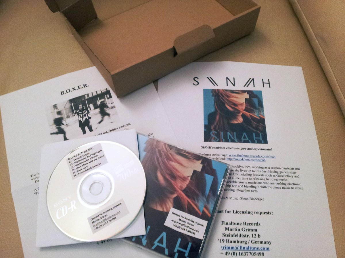 FinaltuneRecord's tweet photo. Ab in die USA zur MusicSupervisorin- ein schickes Package mit unseren Künstlern @sinahmusic und @BOXERSITE #Finaltune http://t.co/DQgKwbZ0KS