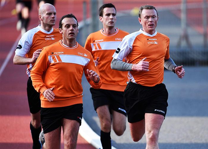 Refs &amp; assistenten Betaald Voetbal bereiden het nieuwe seizoen voor tijdens Referee Seminar. bit.ly/1LpRm5V