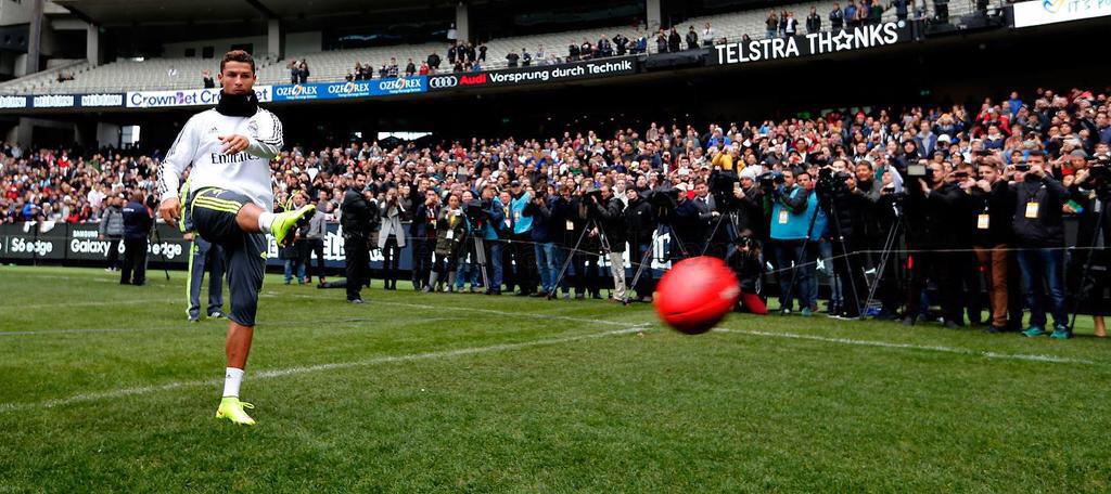 Cristiano Ronaldo kicking an Australian Rules Football after training today. #HalaMadrid
