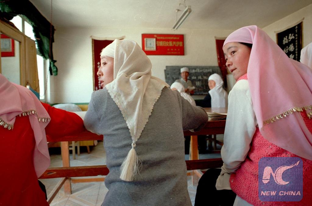 XHNews's tweet photo. As #Ramadan draws to an end, check out life of female imam in NW China  http://t.co/gGLWaBfieU http://t.co/8snt38MkMp