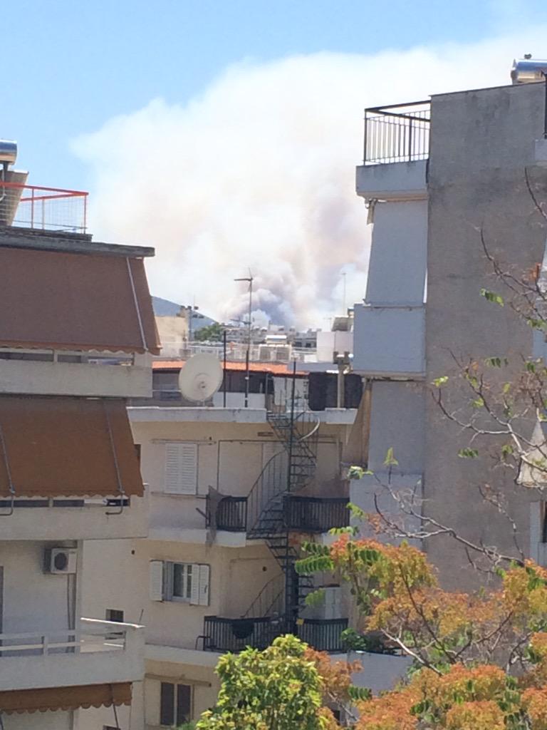 alexvarthis's tweet photo. Η φωτιά από Χολαργό! http://t.co/c3ZSVWXneQ