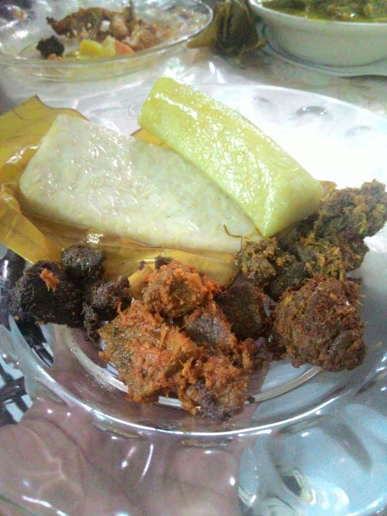 paminordin's tweet image. Burasak, ketupat loi and pelbagai jenis rendang dari serata negeri #makananbugis #Eid #Lebaran