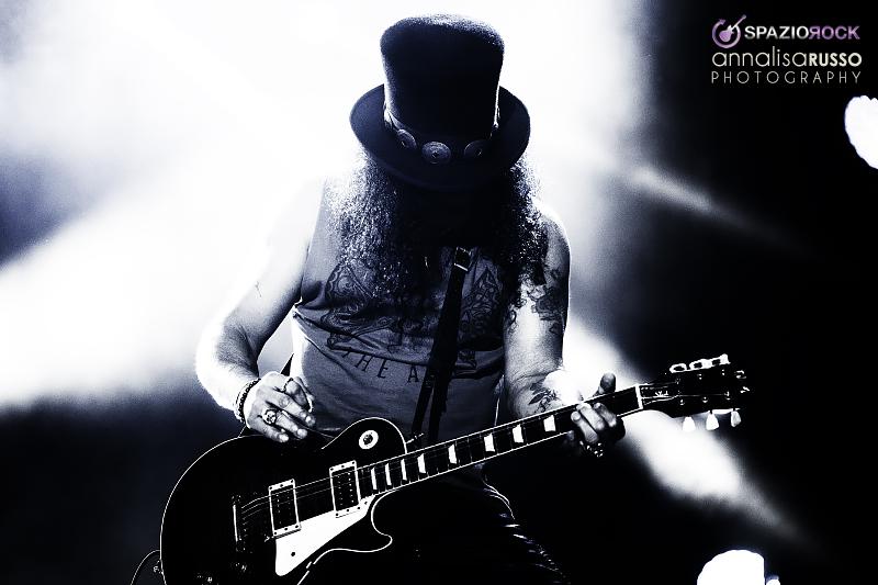 Annalisafoto's tweet photo. My personal b&amp;w view of the great @Slash http://t.co/HRLDzZYpWw