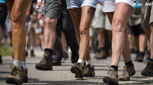 NUweekend's tweet photo. Hoe de Nijmeegse Vierdaagse eindelijk optreedt tegen sjoemelaars: http://t.co/MtEkUMa7VU http://t.co/5EM8j8sxJp