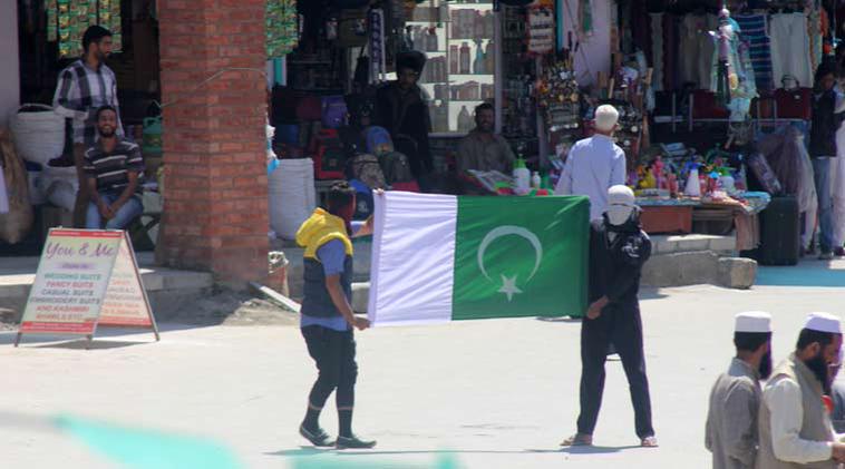 HR_Arpit13's tweet photo. Poor souls think that by raising #Pak,  #ISISFlags Srinagar is going to be a Pak territory! #FuckOff; #IndiasKashmir http://t.co/M5Vl6wID2X