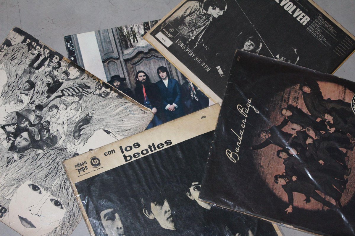 nusete's tweet photo. @marchisergio FERIA BEATLE mañana, 15 a 18, Malabia 1077 Libros+cds+dvds+vinilos+correas de guitarra. Los esperamos! http://t.co/zwTuAfEinX