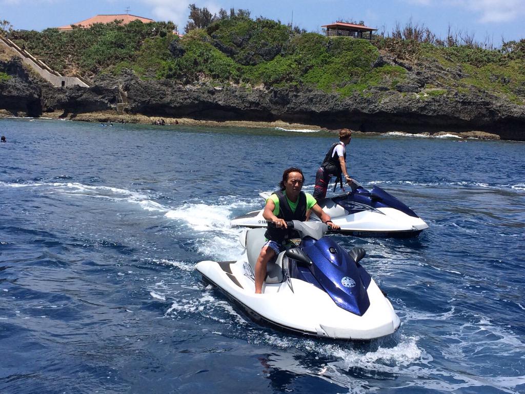 hidekichi4410's tweet photo. ✈️沖縄行ってきたぁ〜👍
🌊pirates okinawa💀支部良いじゃん‼️
#AR240 #YAMAHA #宜野湾マリーナ #pirates #Okinawa http://t.co/VZ3AwiBsJT
