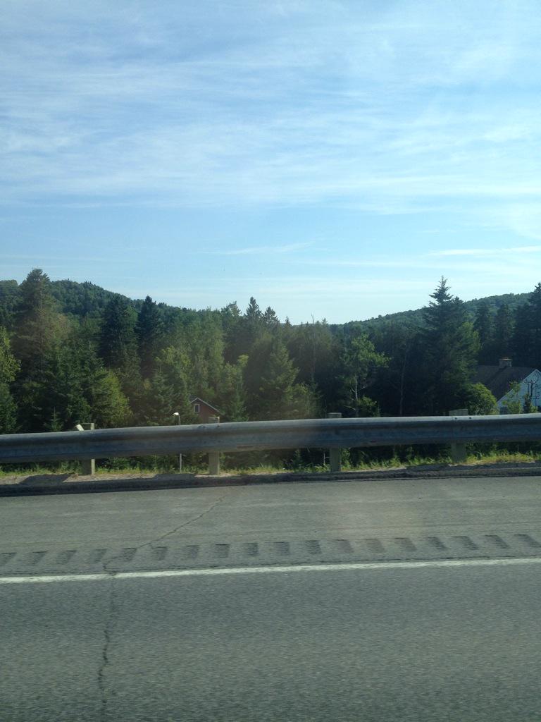 MasPool11's tweet photo. We're hitting the road for Tremblant. I am being replaced by a lake this weekend. #brutal @jimmyhambone7 @Feebomb1 http://t.co/2Z2sVOzb2y