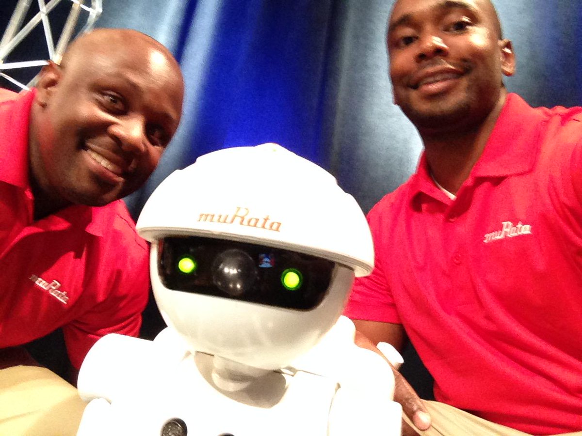murata_na's tweet image. Murray BOY is at #WGN to let folks know about @msichicago&apos;s #MSIbot Robot Block Party: msichicago.org/whats-here/eve… …