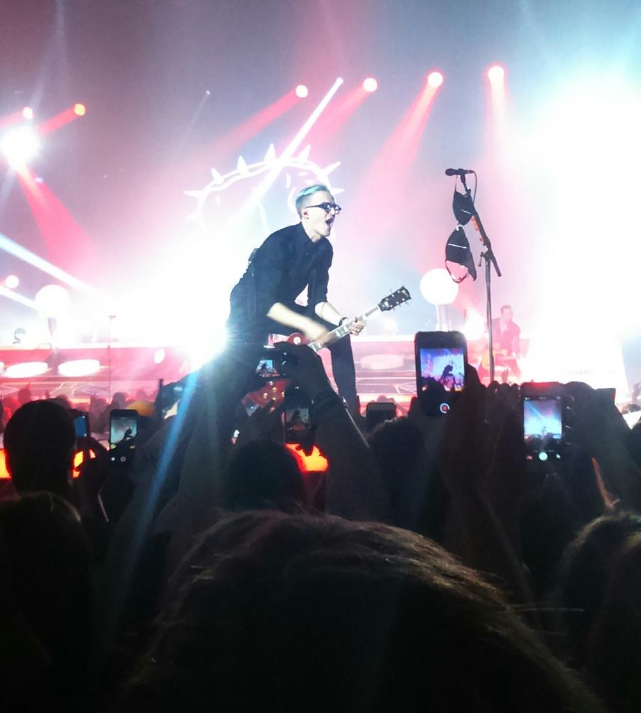 Happy birthday to my fave Tom Fletcher!! Can\t believe you\re 30!!! Love you loads     xxxx 