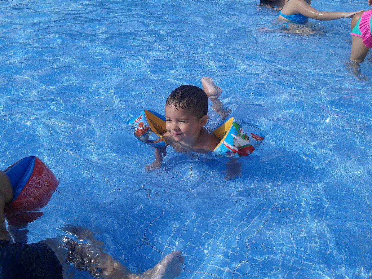tamara_karlo's tweet photo. Yo esque te como bombon!!  #20mesesyaminiño http://t.co/mOQgHPuhHa