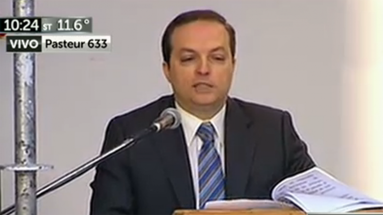 infobae's tweet photo. "La salud de la República estará en jaque hasta que no se esclarezca la muerte de Nisman" http://t.co/BxMoUC0qVD http://t.co/bY51kCzZSu