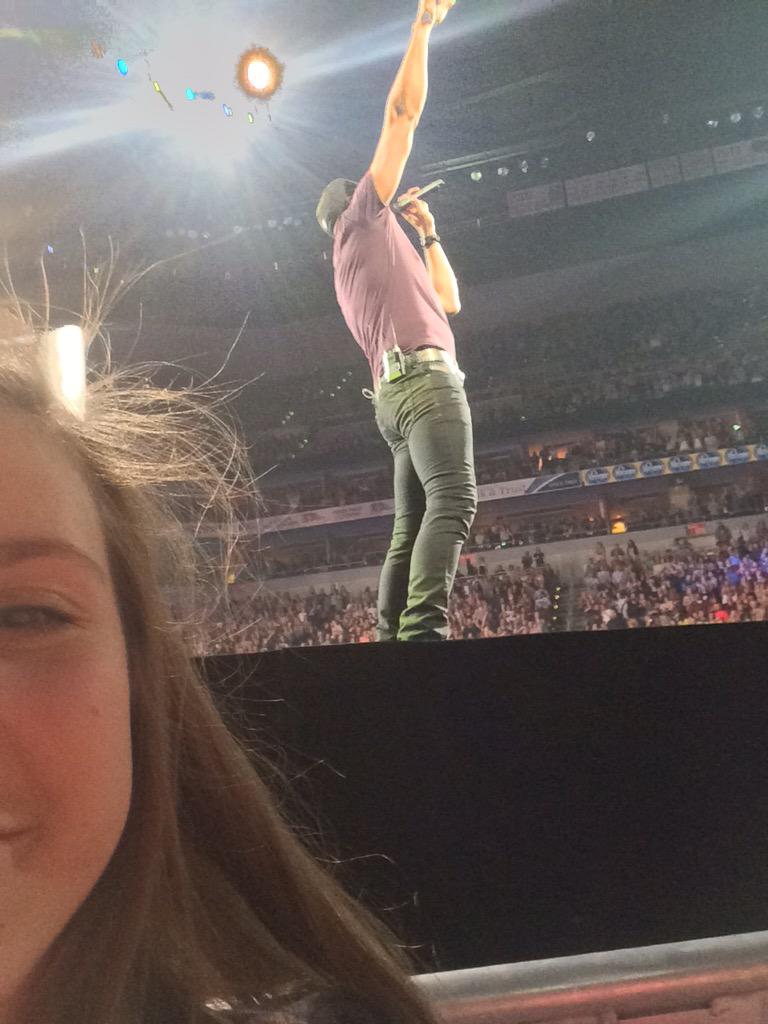 HAPPY BIRTHDAY TO MY BABE LUKE BRYAN I LOVE YOU                 