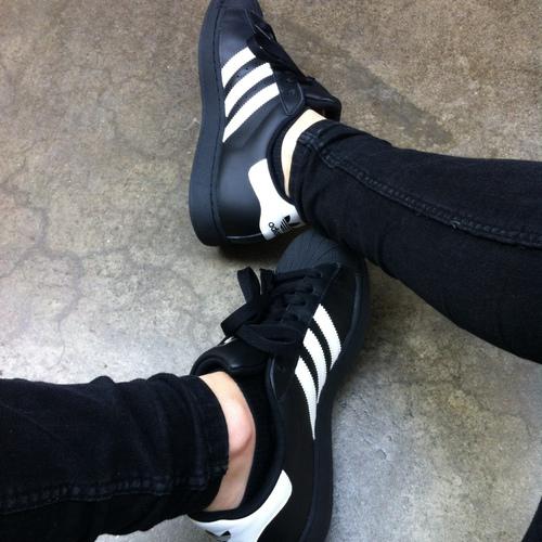 Adidas Porn a Twitteren: \