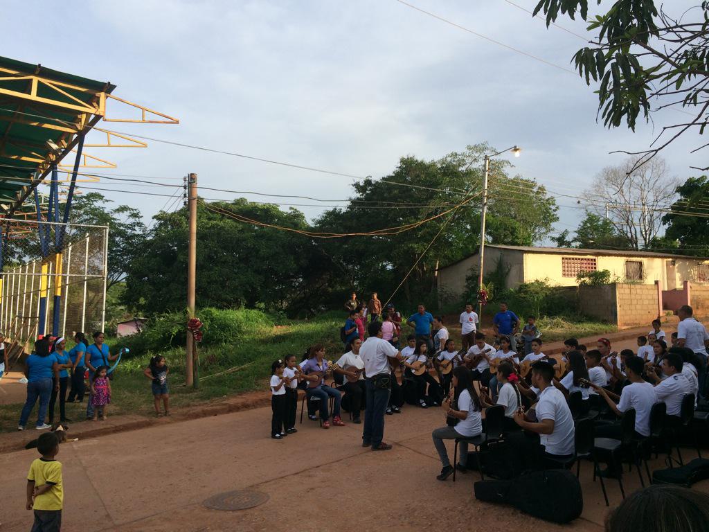 Concierto de la orquesta de <a href="/NucleoGuaribe/">Nucleo Guaribe</a> en la comunidad <a href="/SistemaGuarico/">Sistema Orq. Guárico</a>