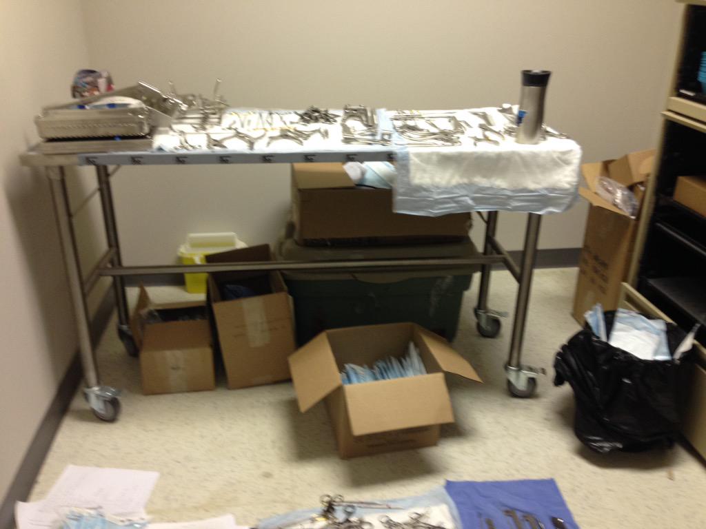 EricaMichelle88's tweet photo. So.many.instruments! #vetmed #surgicalprep http://t.co/Ssusclm1Nj