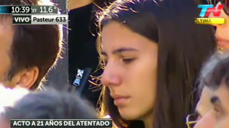 infobae's tweet photo. #AMIA | Mensaje de la hija de Nisman: "Pedimos que nos ayuden a encontrar la verdad" http://t.co/scLUhYi0Yv http://t.co/GjFoacCNQs