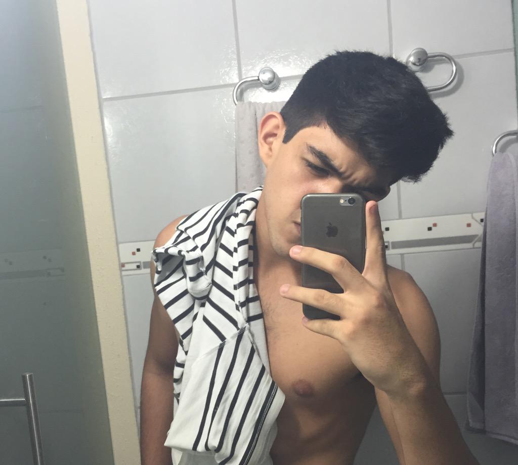 _Anderson_JR10's tweet image. Cabeloo 😅✂️✂️
Gostaram ?