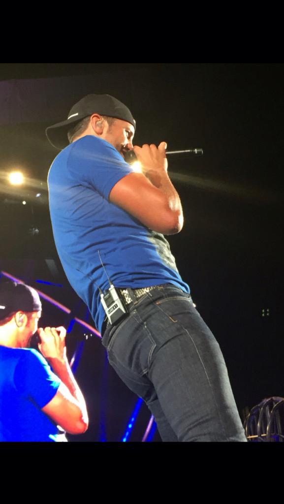 HAPPY 39TH BIRTHDAY LUKE BRYAN               keep shakin it for me 
