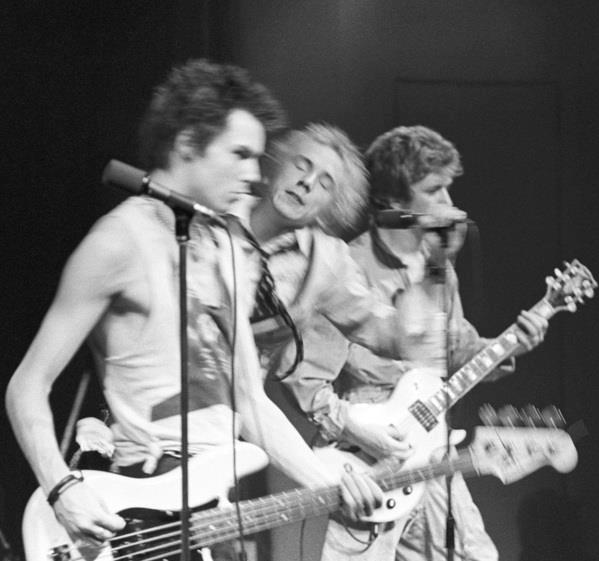 PunKandStuff's tweet photo. SeX piSToLs 1977 http://t.co/dAT3NVjeKV