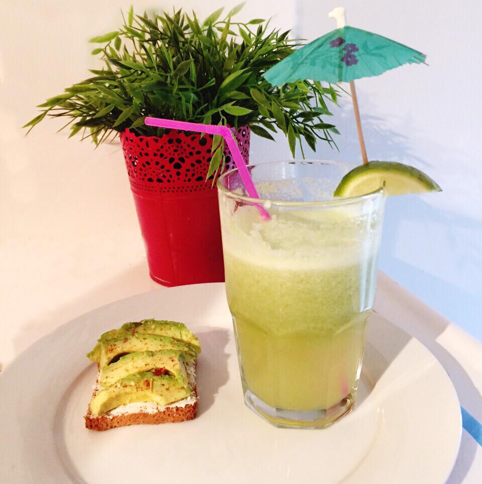 Isacastillo7's tweet photo. Tropical breakfast 💚 @Nutrillermo http://t.co/STOWuz1vHX