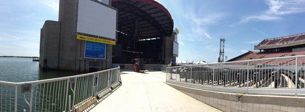 idinamenzel's tweet photo. This is so crazy. See you tonight, New York! #Home #IdinaWorldTour http://t.co/EDpcvGXMWV