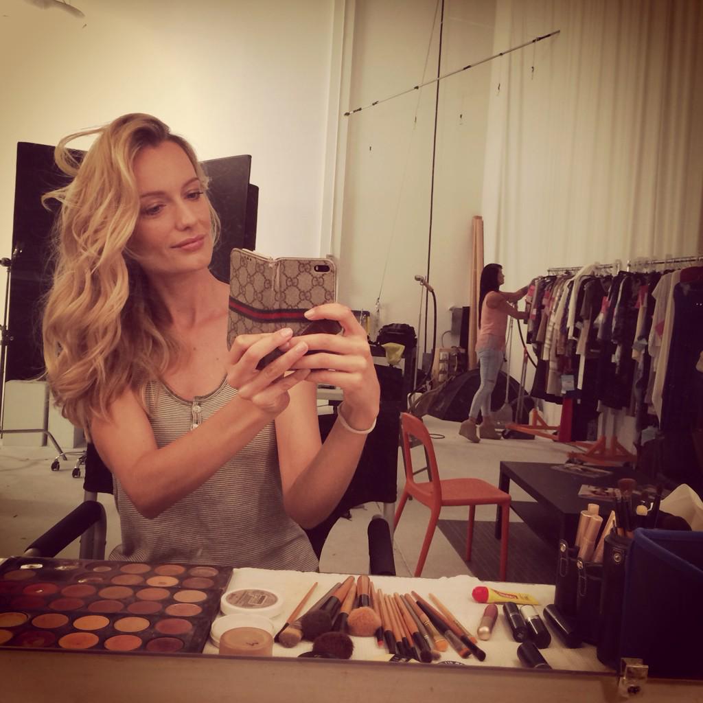 RenataZanchi's tweet photo. We made it!! Our 5th and last day in progress. Happy shooting Friday everyone 💪🇺🇸😘 #modelonset #set #bts #modeling http://t.co/KdSlRC1j2Q