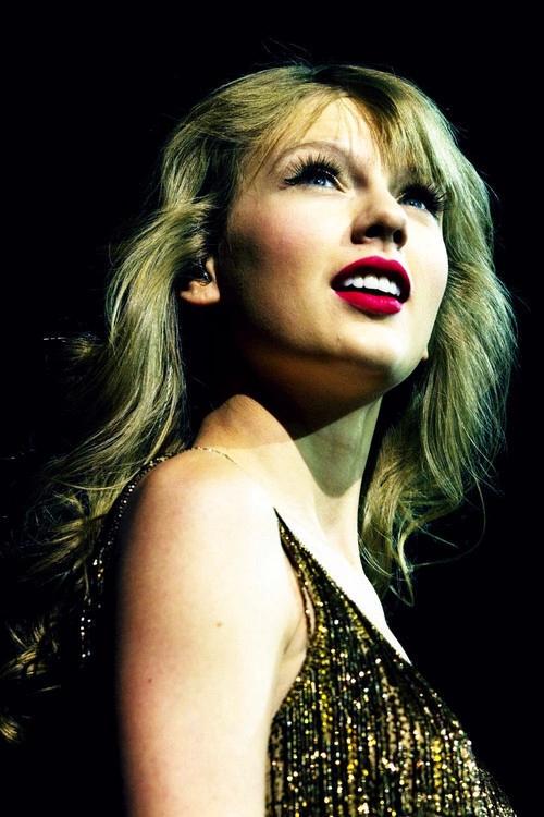 migrainsurie's tweet photo. 'LI ASCOLTI?'
TAYLOR SWIFT
rt:sì
fav:no http://t.co/EdHqMASgOc