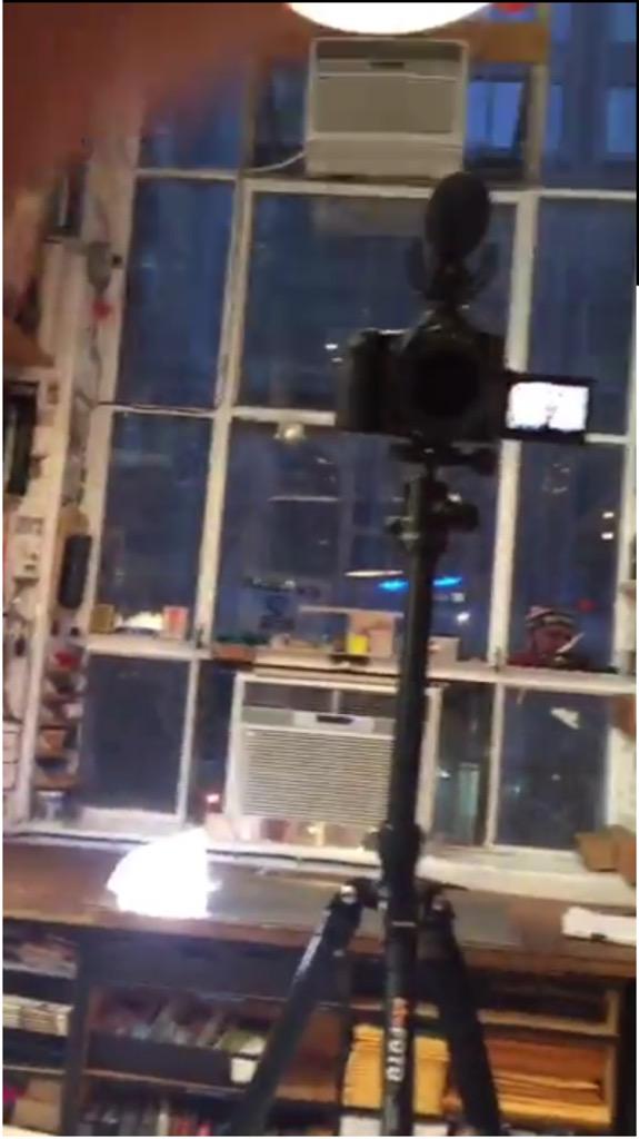mobileindetail's tweet photo. BEME (@bemeapp): remaining time is represented by the white frame drawn around the edge of the screen http://t.co/v6pXKCabjB