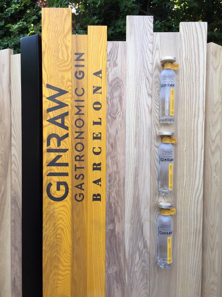 jordixavila's tweet photo. La doble destil·lació (alambí de coure i #Rotaval destil·lació en fred) per elaborar la GINRaw és una idea brillant. http://t.co/HC1mwrROwk