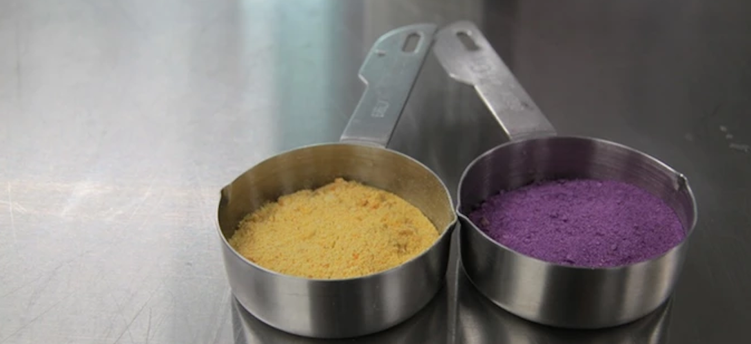 Slatefr's tweet photo. Une poudre fabriquée avec des produits quasi périmés pour combattre la faim dans le monde
http://t.co/a2IYtt8Y9l http://t.co/UN8h9yNckI