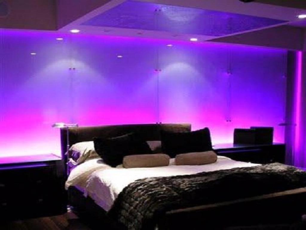 SmartFactz's tweet photo. Girls &amp; Boys,So @TheStunningPics is officially the most perfect Twitter page. Follow them if you love wall ideas 😍😉👅👌 http://t.co/lwdVpJBT5B