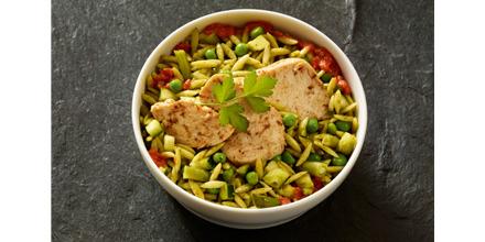 Monoprix's tweet image. Vous prenez le #TGV bientôt ? Découvrez les nouveaux menus #MonopDaily en voiture-bar !