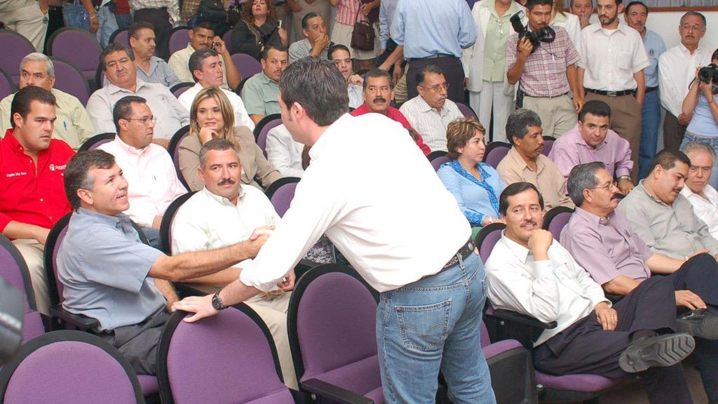 Foto del recuerdo, <a href="/claudiapavlovic/">Claudia Pavlovich A.</a> <a href="/rogeliodbr/">Rogelio Manuel Díaz Brown R.</a> <a href="/melechavarin/">luis melecio chavarin gaxiola</a> <a href="/MaloroAcosta/">Maloro Acosta</a> <a href="/DRLEONPEREA/">DR. LEON PEREA</a>