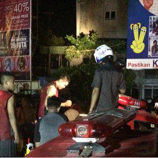 BPKPANGERANMUDA's tweet photo. Kebakaran Yg Terjadi Djl. Jati Tepatnya Dirumah Makan Ayam Panggang Ma'haji Banjarmasin Sdh Padam &amp; Tahap Pendinginan http://t.co/wPfRIcdqDE