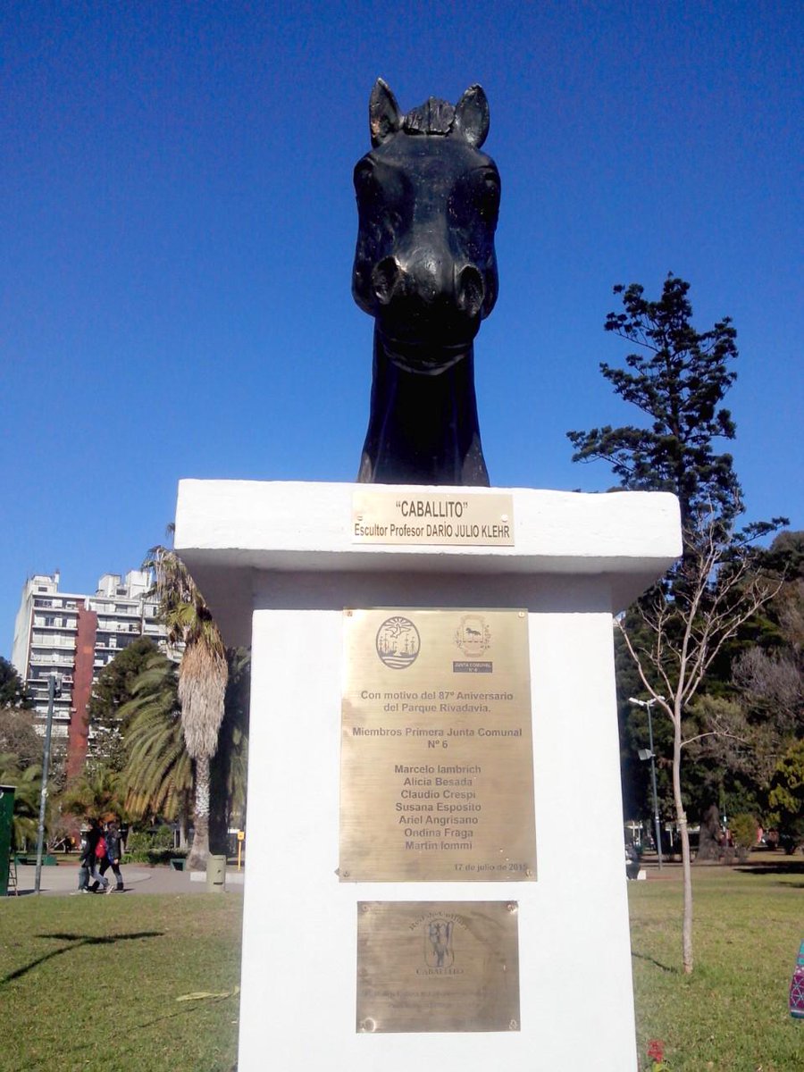 marceiambrich's tweet photo. En el 87°aniv de nuestro #ParqueRivadavia inauguramos con la nva escultura "Caballito"obra de Diario Klehr @bacomuna6 http://t.co/lZ1FA4n5tn