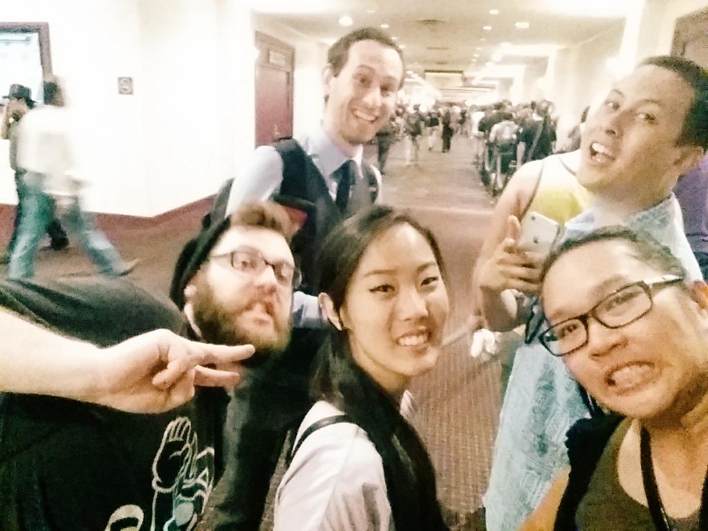 Shirarawr_'s tweet image. Ayyy we made it!!! Now to get our passes.... #Evolve2015 #evo #SDFamily