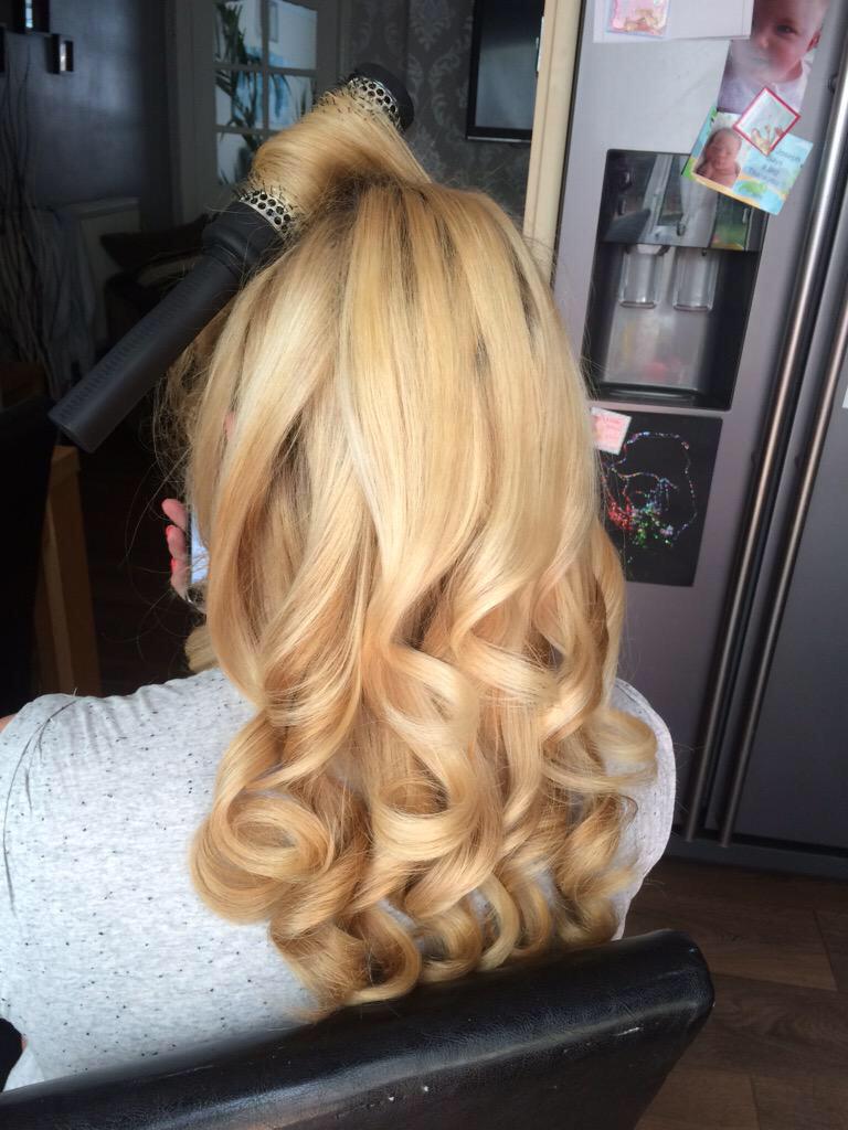 iGlamourr's tweet photo. Hair &amp; Nails £22 instead of £25 x http://t.co/TNXHzxxpAd